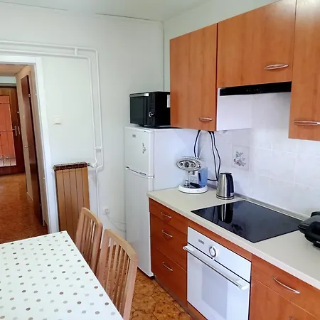 M&r Apartment *