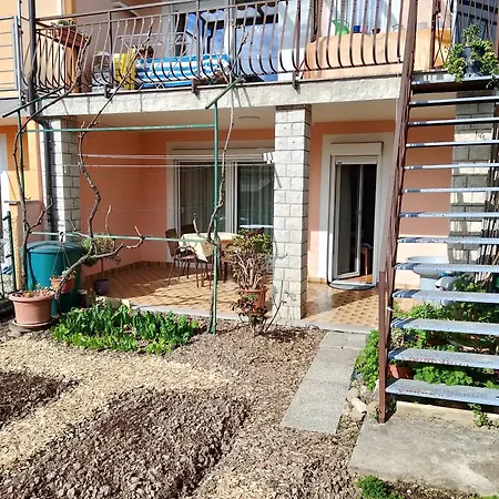 Apartment M&r